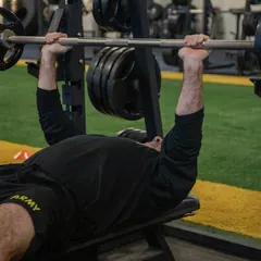Imagen orientativa: Mobiclinic banco de musculación plegable (120 kg)